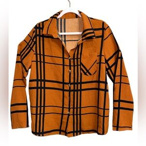 💙💙❤️ Plaid brown button down shirt